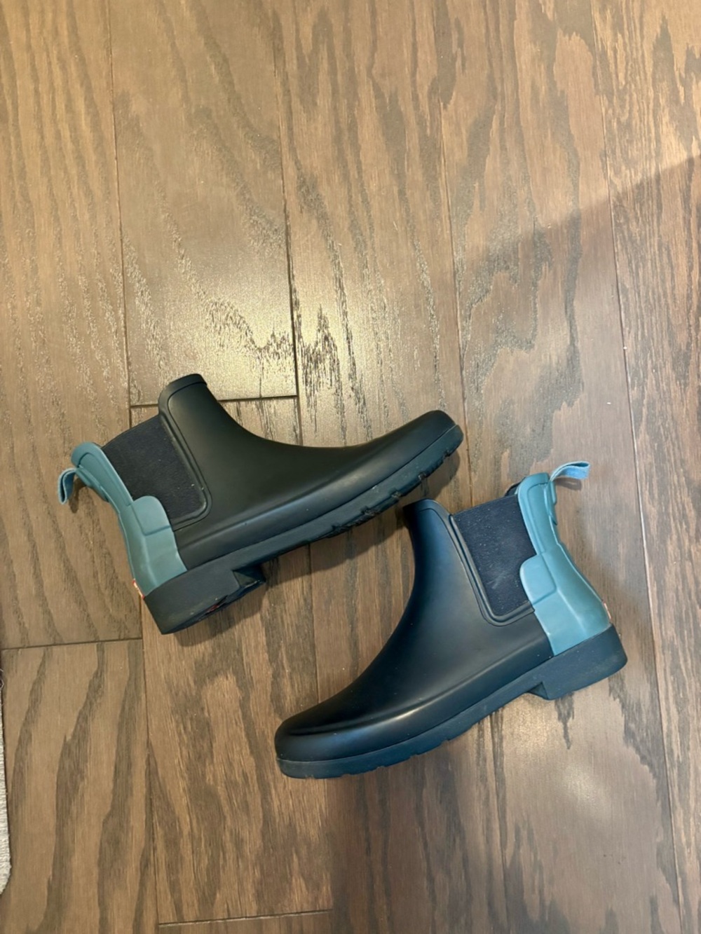 Women’s short Hunter boots in navy & light blue